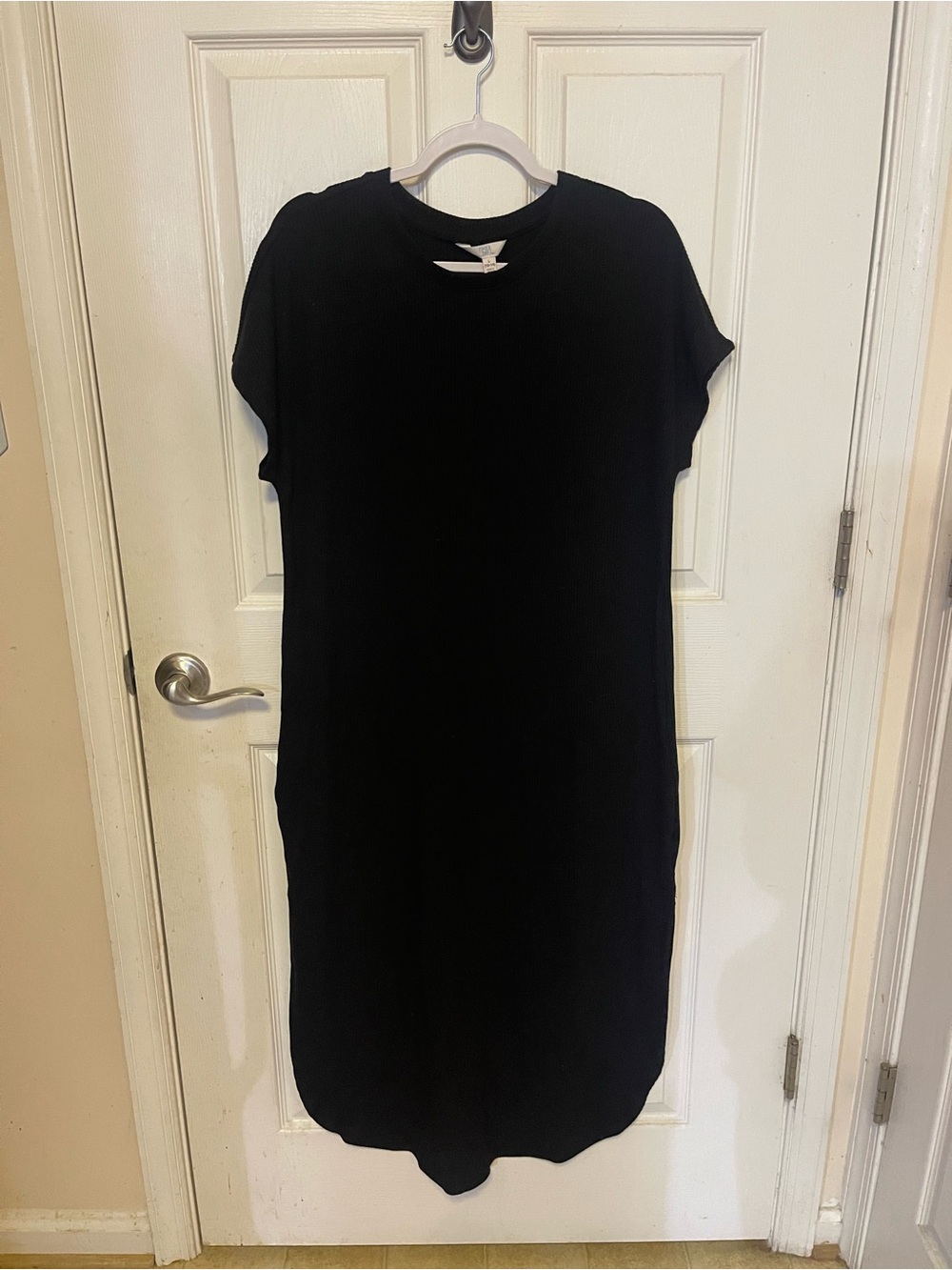 Black Women’s Short-Sleeve Shift Dress